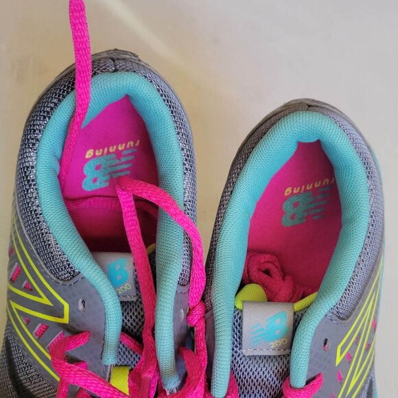 New Balance Running Sneaker Shoes KJ200 200 Size M6.5 =W8 Women’s 👟 Like NEW✨ - Picture 5 of 8